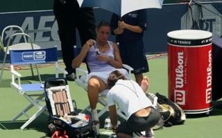Flavia Pennetta feet photo thumbnail