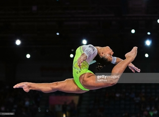 Flavia Saraiva feet photo thumbnail