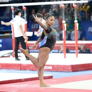 Flavia Saraiva feet photo thumbnail