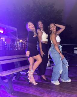 Flavia Saraiva feet photo thumbnail