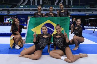 Flavia Saraiva feet photo thumbnail