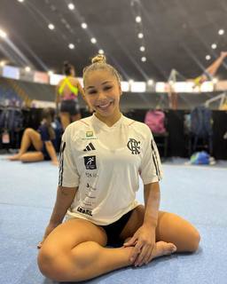 Flavia Saraiva feet photo thumbnail