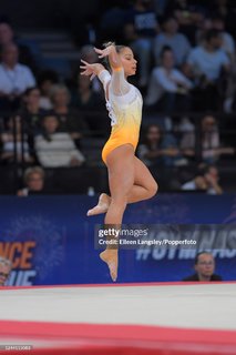 Flavia Saraiva feet photo thumbnail