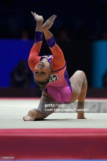 Flavia Saraiva feet photo thumbnail