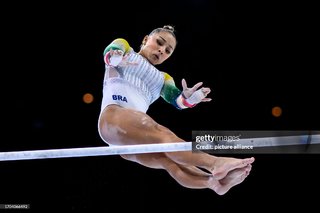 Flavia Saraiva feet photo thumbnail