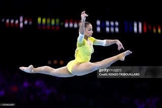 Flavia Saraiva feet photo thumbnail