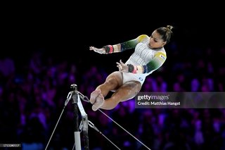 Flavia Saraiva feet photo thumbnail