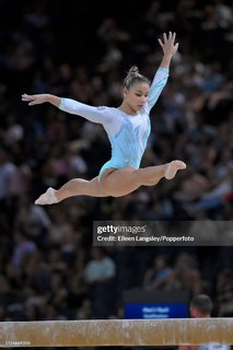 Flavia Saraiva feet photo thumbnail