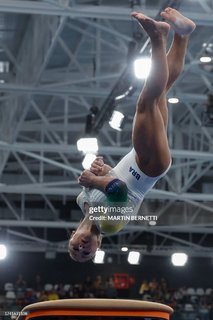 Flavia Saraiva feet photo thumbnail