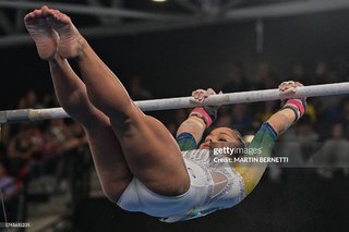 Flavia Saraiva feet photo thumbnail