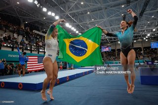 Flavia Saraiva feet photo thumbnail