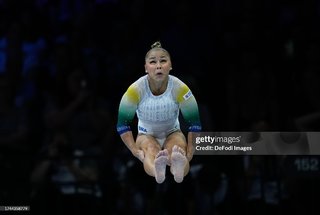 Flavia Saraiva feet photo thumbnail