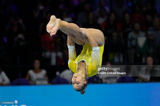 Flavia Saraiva feet photo thumbnail