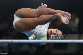 Flavia Saraiva feet photo thumbnail