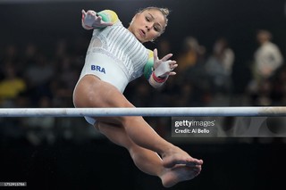 Flavia Saraiva feet photo thumbnail