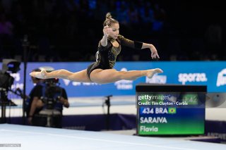 Flavia Saraiva feet photo thumbnail