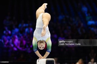 Flavia Saraiva feet photo thumbnail