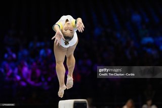 Flavia Saraiva feet photo thumbnail