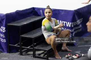 Flavia Saraiva feet photo thumbnail