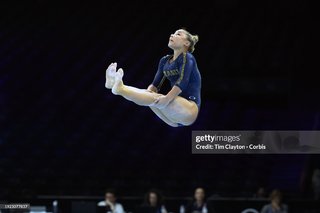 Flavia Saraiva feet photo thumbnail