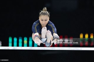 Flavia Saraiva feet photo thumbnail