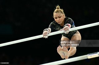 Flavia Saraiva feet photo thumbnail