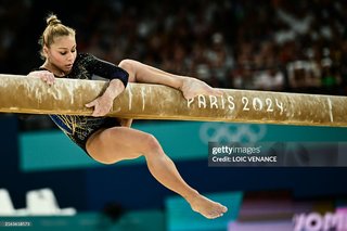 Flavia Saraiva feet photo thumbnail