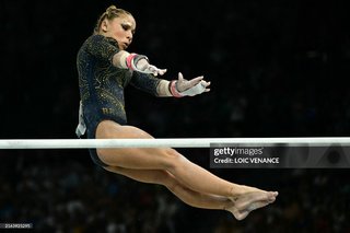 Flavia Saraiva feet photo thumbnail