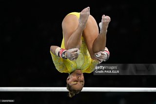 Flavia Saraiva feet photo thumbnail