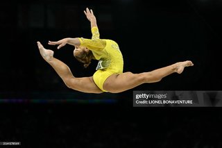 Flavia Saraiva feet photo thumbnail