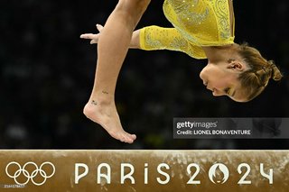 Flavia Saraiva feet photo thumbnail