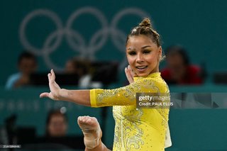 Flavia Saraiva feet photo thumbnail