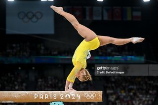 Flavia Saraiva feet photo thumbnail