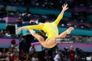 Flavia Saraiva feet photo thumbnail