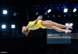 Flavia Saraiva feet photo thumbnail