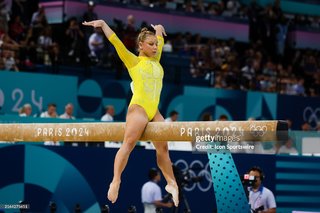 Flavia Saraiva feet photo thumbnail