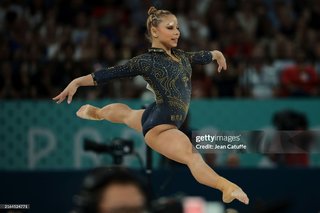 Flavia Saraiva feet photo thumbnail