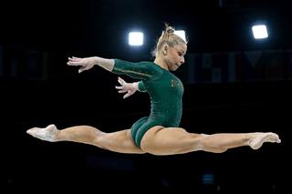 Flavia Saraiva feet photo thumbnail