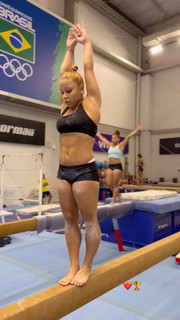 Flavia Saraiva feet photo thumbnail