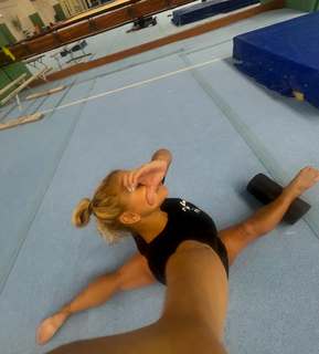 Flavia Saraiva feet photo thumbnail