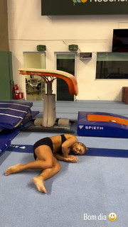 Flavia Saraiva feet photo thumbnail