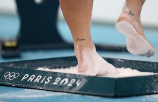 Flavia Saraiva feet photo thumbnail