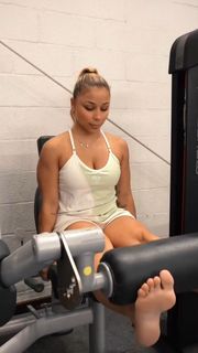 Flavia Saraiva feet photo thumbnail