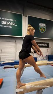 Flavia Saraiva feet photo thumbnail