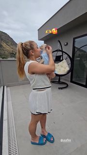 Flavia Saraiva feet photo thumbnail