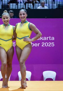 Flavia Saraiva feet photo thumbnail