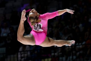 Flavia Saraiva feet photo thumbnail