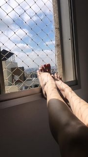 Flavia Sayuri feet photo thumbnail