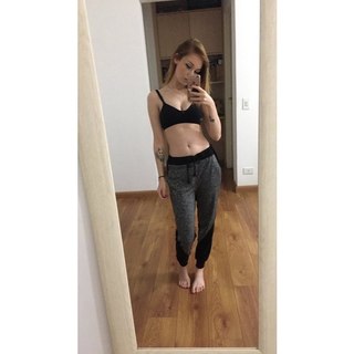Flavia Sayuri feet photo thumbnail