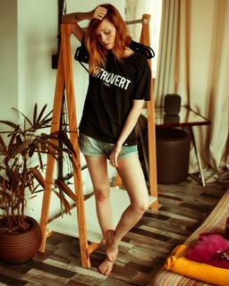 Flavia Sayuri feet photo thumbnail
